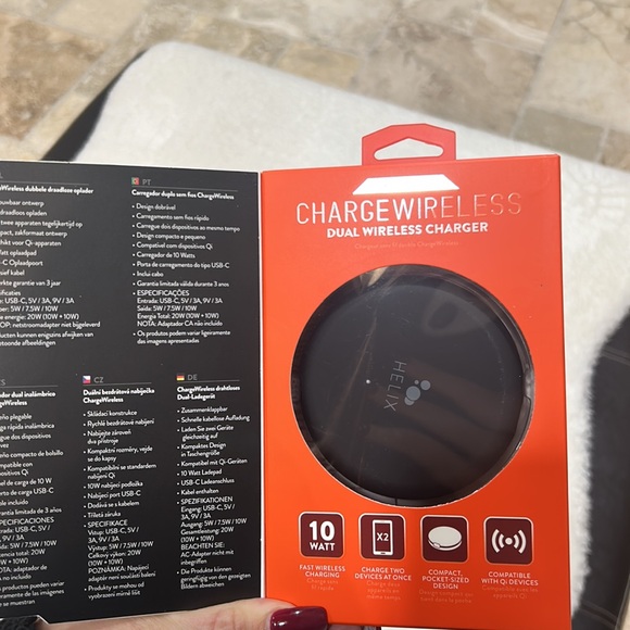 Helix 10W+10W Dual Wireless Charger - Picture 8 of 11
